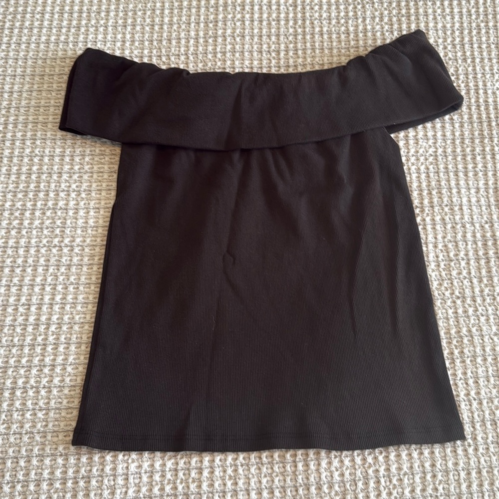 Off-the-shoulder top